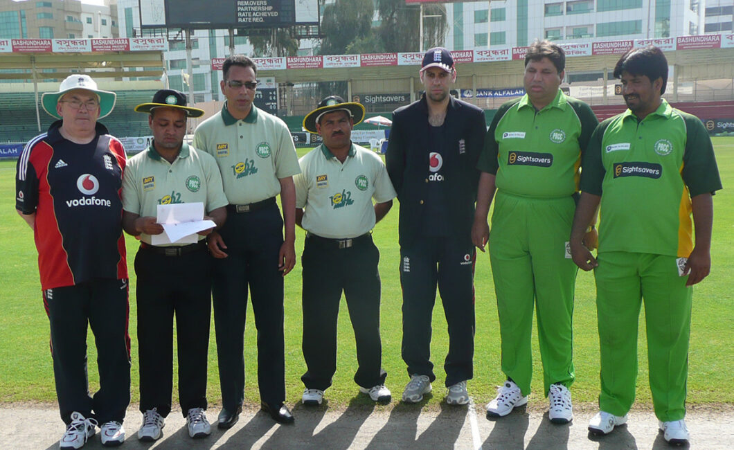 Pete Sugg, Matt Dean, three umpires and two Pakistan Players