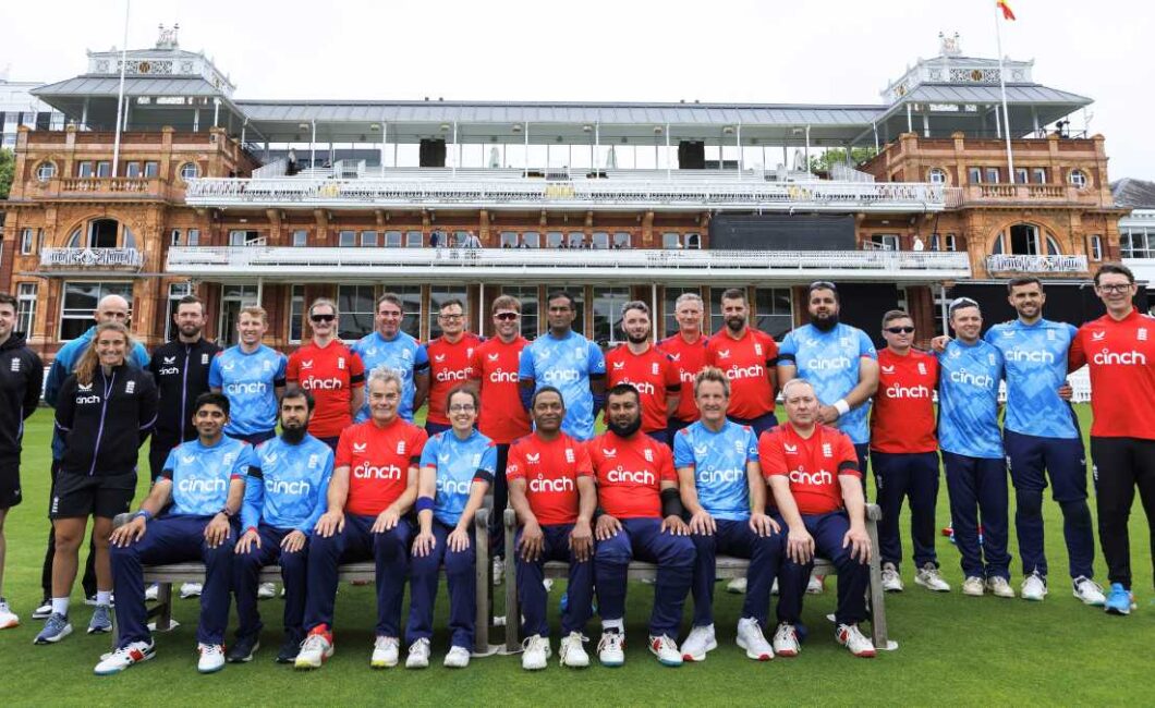 Teams in front of the Lords Pavilion